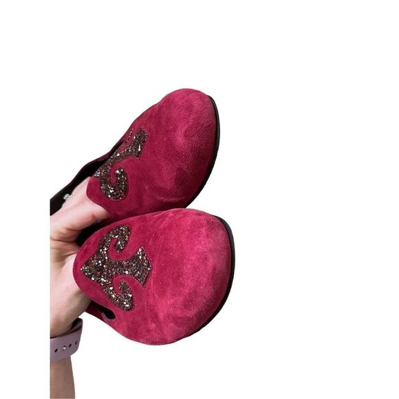 Stuart Weitzman Lys Scarlet Suede Fleur De Lis Red Flats Loafers sz 9.5 - Picture 4 of 10